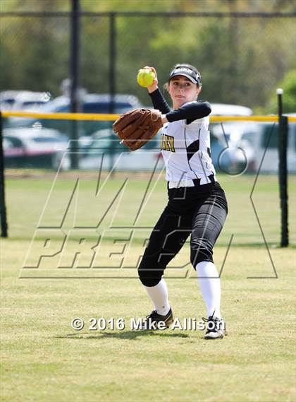 Thumbnail 1 in Cleveland vs Bradley Central photogallery.