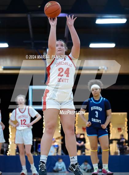 Thumbnail 3 in Bishop Grimes vs Jamesville-Dewitt photogallery.