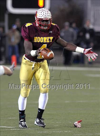 Thumbnail 1 in Shawnee vs. Cardinal Mooney (OHSAA D3 Final) photogallery.
