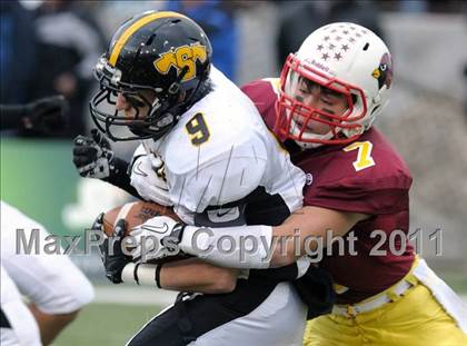 Thumbnail 2 in Shawnee vs. Cardinal Mooney (OHSAA D3 Final) photogallery.