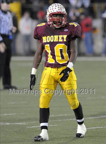 Thumbnail 2 in Shawnee vs. Cardinal Mooney (OHSAA D3 Final) photogallery.