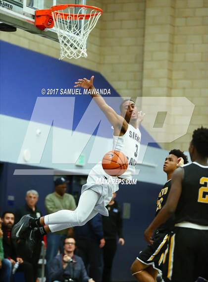 Thumbnail 2 in Sierra Canyon vs Bishop O'Dowd (Sierra Canyon Super Showcase) photogallery.