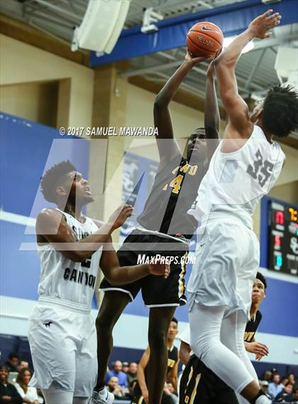 Thumbnail 2 in Sierra Canyon vs Bishop O'Dowd (Sierra Canyon Super Showcase) photogallery.