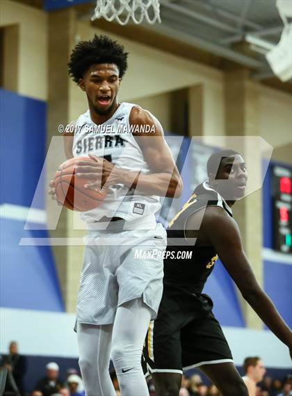 Thumbnail 2 in Sierra Canyon vs Bishop O'Dowd (Sierra Canyon Super Showcase) photogallery.