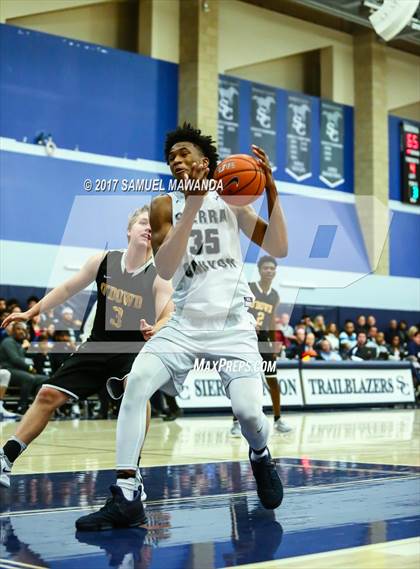 Thumbnail 2 in Sierra Canyon vs Bishop O'Dowd (Sierra Canyon Super Showcase) photogallery.