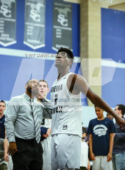 Thumbnail 3 in Sierra Canyon vs Bishop O'Dowd (Sierra Canyon Super Showcase) photogallery.