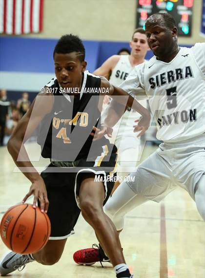 Thumbnail 3 in Sierra Canyon vs Bishop O'Dowd (Sierra Canyon Super Showcase) photogallery.
