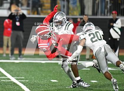 Thumbnail 1 in De La Salle vs. Mater Dei (CIF State Open Division Final) photogallery.