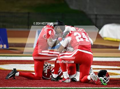 Thumbnail 2 in De La Salle vs. Mater Dei (CIF State Open Division Final) photogallery.