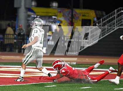 Thumbnail 1 in De La Salle vs. Mater Dei (CIF State Open Division Final) photogallery.