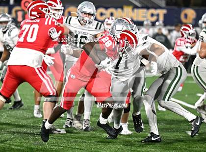Thumbnail 3 in De La Salle vs. Mater Dei (CIF State Open Division Final) photogallery.