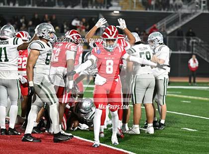 Thumbnail 2 in De La Salle vs. Mater Dei (CIF State Open Division Final) photogallery.