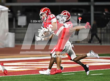 Thumbnail 1 in De La Salle vs. Mater Dei (CIF State Open Division Final) photogallery.