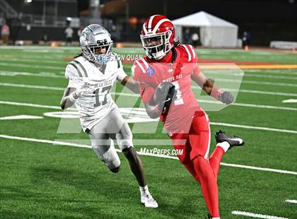 Thumbnail 1 in De La Salle vs. Mater Dei (CIF State Open Division Final) photogallery.