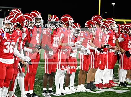 Thumbnail 2 in De La Salle vs. Mater Dei (CIF State Open Division Final) photogallery.