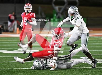 Thumbnail 1 in De La Salle vs. Mater Dei (CIF State Open Division Final) photogallery.