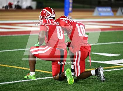 Thumbnail 1 in De La Salle vs. Mater Dei (CIF State Open Division Final) photogallery.