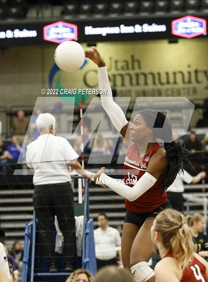 Thumbnail 2 in Mountain View vs. Woods Cross (UHSAA 5A Second Round) photogallery.