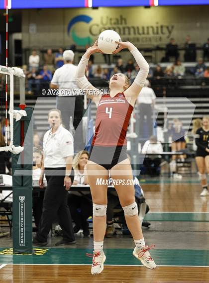Thumbnail 3 in Mountain View vs. Woods Cross (UHSAA 5A Second Round) photogallery.