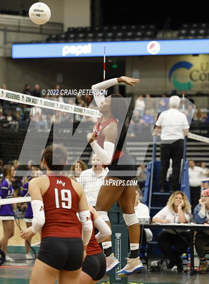Thumbnail 1 in Mountain View vs. Woods Cross (UHSAA 5A Second Round) photogallery.