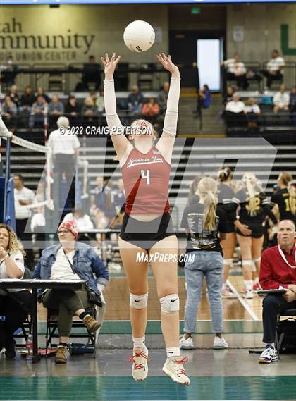 Thumbnail 2 in Mountain View vs. Woods Cross (UHSAA 5A Second Round) photogallery.
