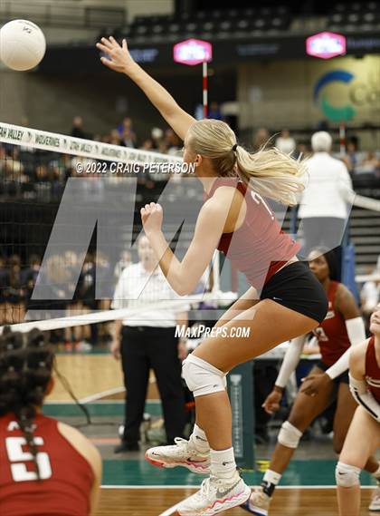 Thumbnail 3 in Mountain View vs. Woods Cross (UHSAA 5A Second Round) photogallery.