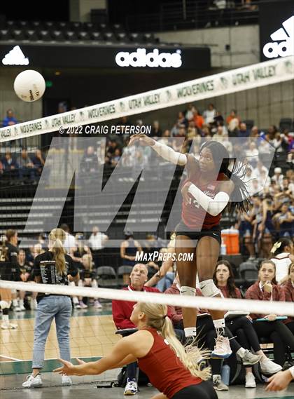 Thumbnail 1 in Mountain View vs. Woods Cross (UHSAA 5A Second Round) photogallery.