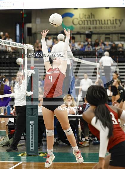 Thumbnail 2 in Mountain View vs. Woods Cross (UHSAA 5A Second Round) photogallery.