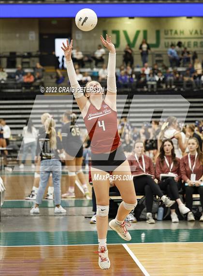 Thumbnail 2 in Mountain View vs. Woods Cross (UHSAA 5A Second Round) photogallery.