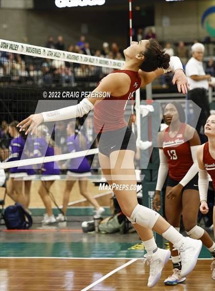 Thumbnail 1 in Mountain View vs. Woods Cross (UHSAA 5A Second Round) photogallery.