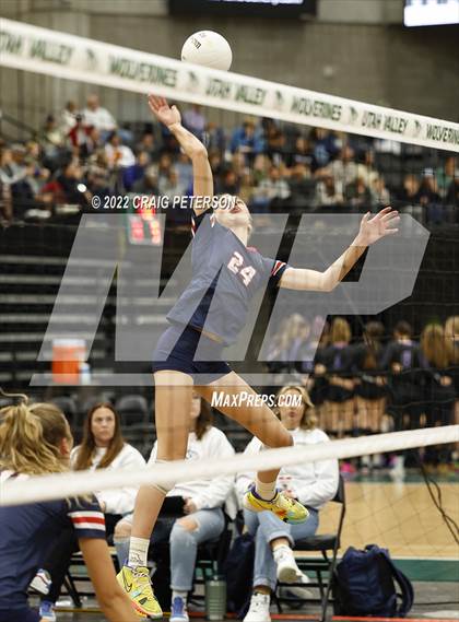 Thumbnail 2 in Mountain View vs. Woods Cross (UHSAA 5A Second Round) photogallery.