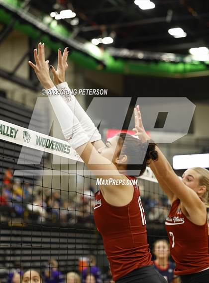 Thumbnail 1 in Mountain View vs. Woods Cross (UHSAA 5A Second Round) photogallery.