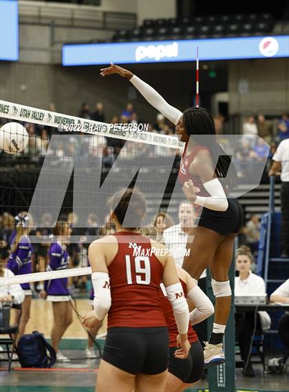 Thumbnail 3 in Mountain View vs. Woods Cross (UHSAA 5A Second Round) photogallery.