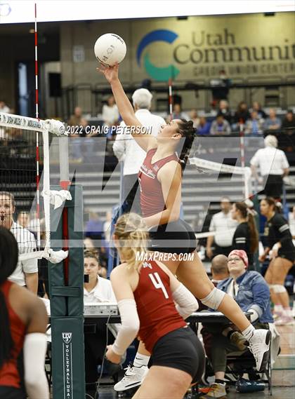 Thumbnail 3 in Mountain View vs. Woods Cross (UHSAA 5A Second Round) photogallery.