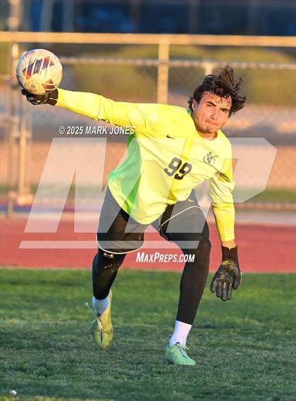 Thumbnail 1 in Sunrise Mountain vs. Verrado (AIA 5A Semifinal) photogallery.