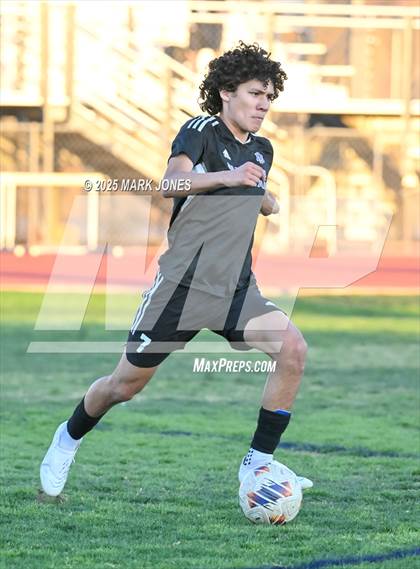 Thumbnail 1 in Sunrise Mountain vs. Verrado (AIA 5A Semifinal) photogallery.