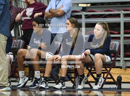 Thumbnail 3 in Southside vs. Farmington (AAA 4A State Round One) photogallery.