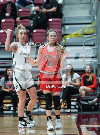 Thumbnail 2 in Southside vs. Farmington (AAA 4A State Round One) photogallery.