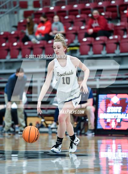Thumbnail 3 in Southside vs. Farmington (AAA 4A State Round One) photogallery.