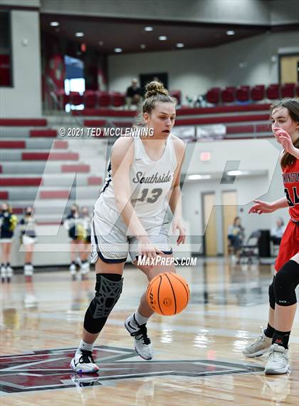 Thumbnail 2 in Southside vs. Farmington (AAA 4A State Round One) photogallery.