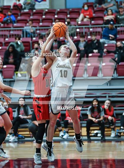 Thumbnail 1 in Southside vs. Farmington (AAA 4A State Round One) photogallery.