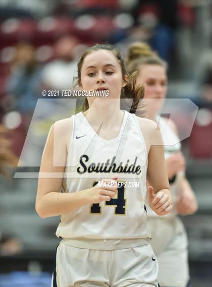 Thumbnail 3 in Southside vs. Farmington (AAA 4A State Round One) photogallery.
