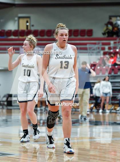 Thumbnail 2 in Southside vs. Farmington (AAA 4A State Round One) photogallery.
