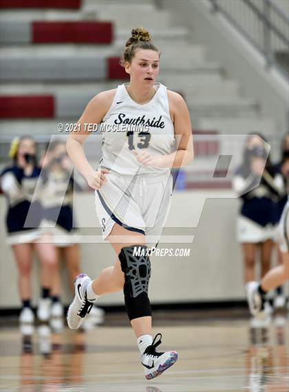 Thumbnail 2 in Southside vs. Farmington (AAA 4A State Round One) photogallery.
