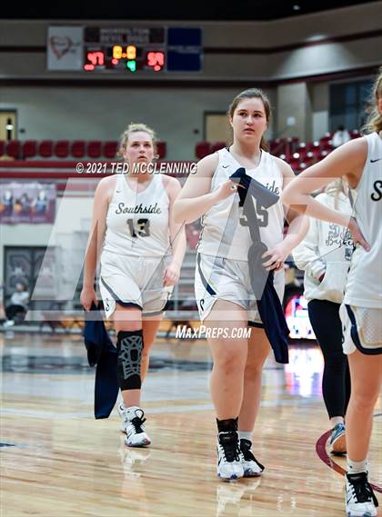 Thumbnail 2 in Southside vs. Farmington (AAA 4A State Round One) photogallery.