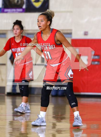 Thumbnail 1 in Mater Dei vs. Bishop Montgomery (Battle at the Beach) photogallery.
