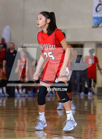 Thumbnail 2 in Mater Dei vs. Bishop Montgomery (Battle at the Beach) photogallery.