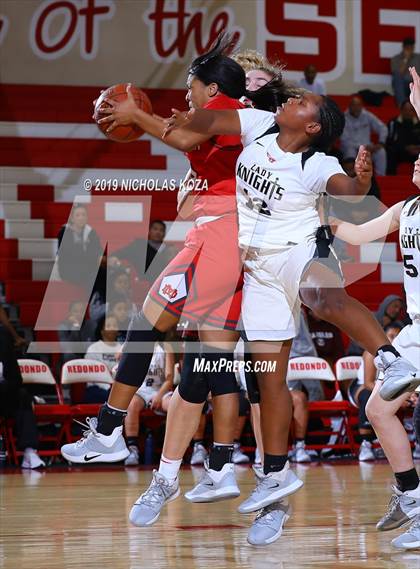 Thumbnail 1 in Mater Dei vs. Bishop Montgomery (Battle at the Beach) photogallery.
