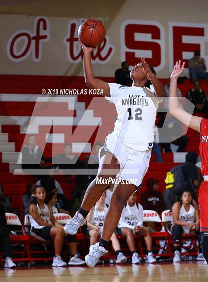 Thumbnail 3 in Mater Dei vs. Bishop Montgomery (Battle at the Beach) photogallery.