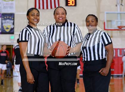 Thumbnail 3 in Mater Dei vs. Bishop Montgomery (Battle at the Beach) photogallery.